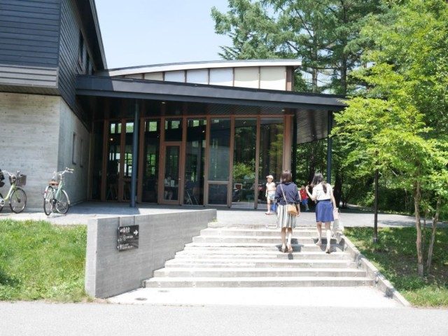 オリバーと軽井沢へバースディ旅行（村民食堂）